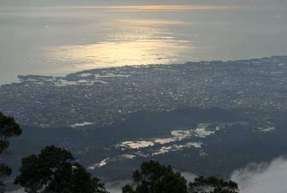 Foto Puncak Sarang - Sarang